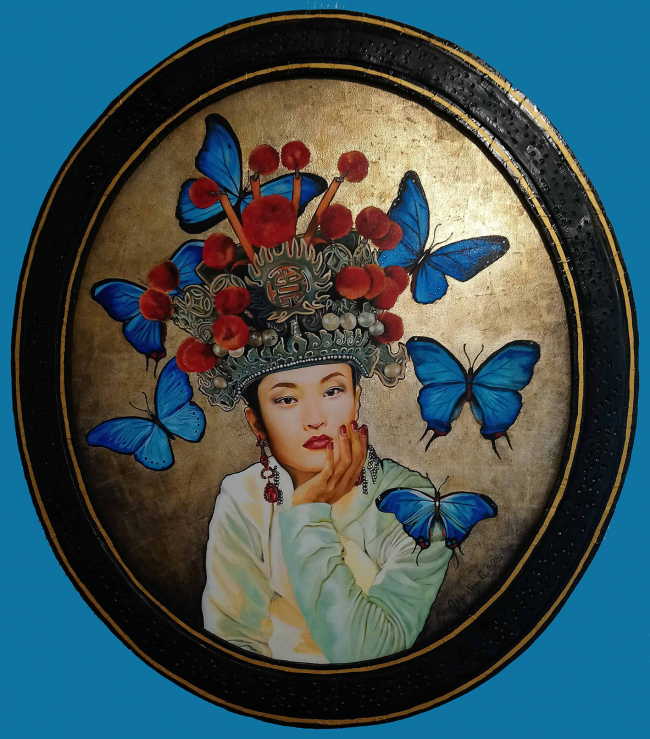 La Japonaise à la Coiffe aux Pompons et Papillons Bleu