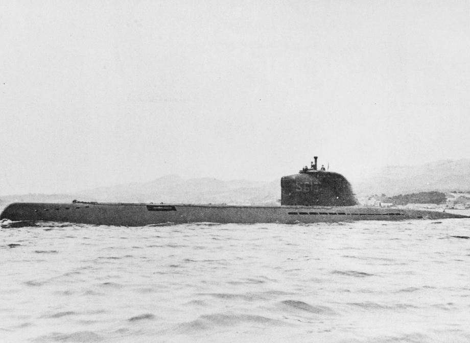 1280px-French_submarine_Roland_Morillot_at_sea_c1950