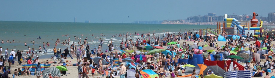 plage touristique surveillee.JPG