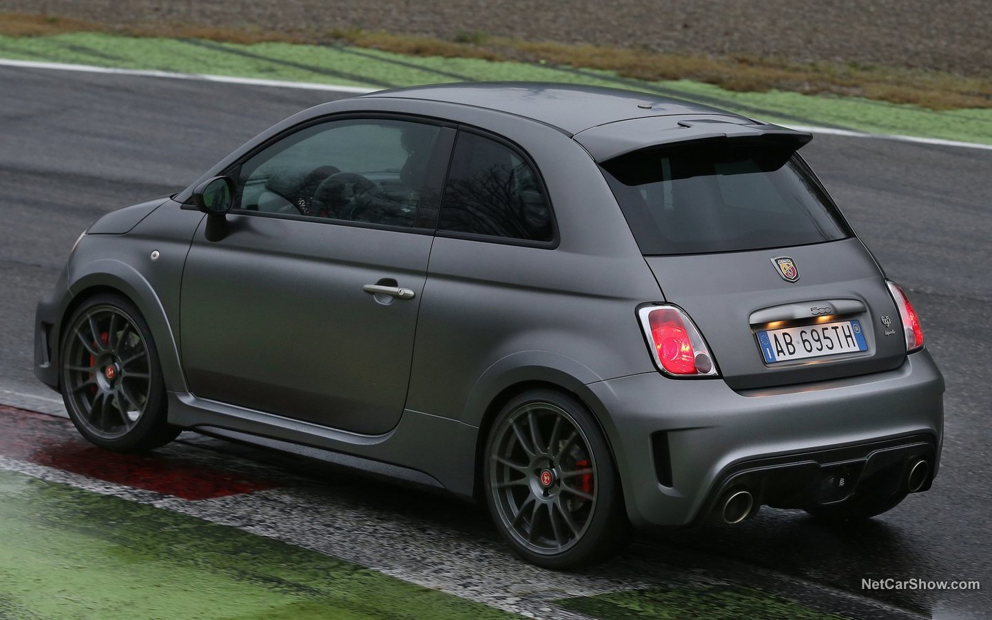 Abarth 695 Biposto 2015 04c67df5