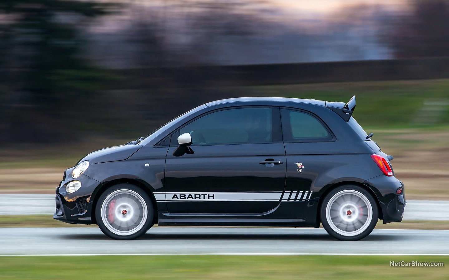 Abarth 695 Essesse Collectors Edition 2021 5c8509be