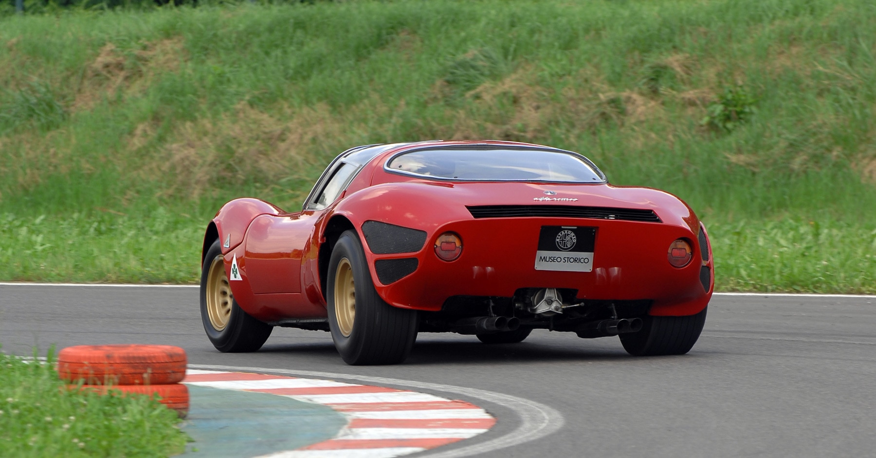 Alfa Romeo 33 Stradale V8 2