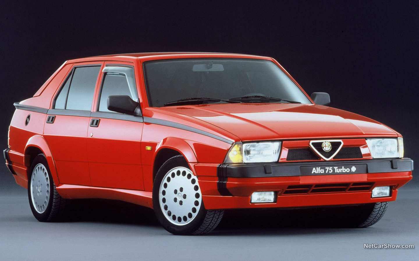 Alfa Romeo 75 1