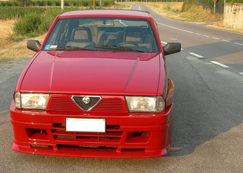 Alfa Romeo 75 2