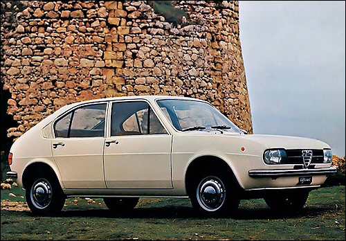 Alfa Romeo Alfasud 1975 classiccarcatalogue com alfa romeo 1972 alfasud_1_b
