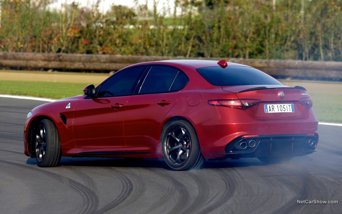 Alfa Romeo Giulia Quadrifoglio 2016 a723d6eb