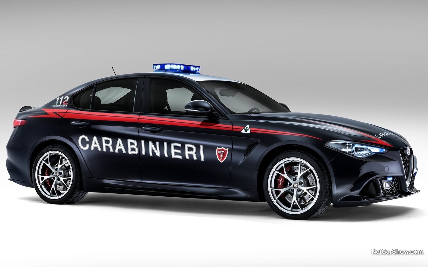 Alfa Romeo Giulia Quadrifoglio Carabinieri 2017 0b2d982c
