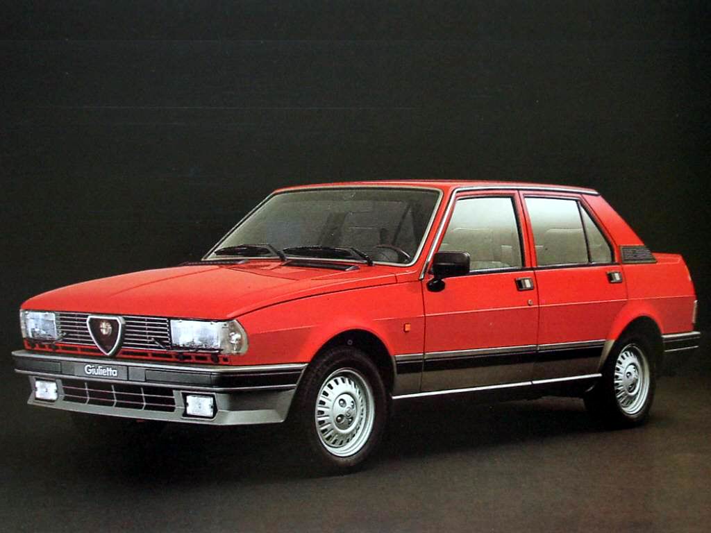 Alfa Romeo Giulietta 1977 autocabase com Alfa Romeo Giulietta (1977)