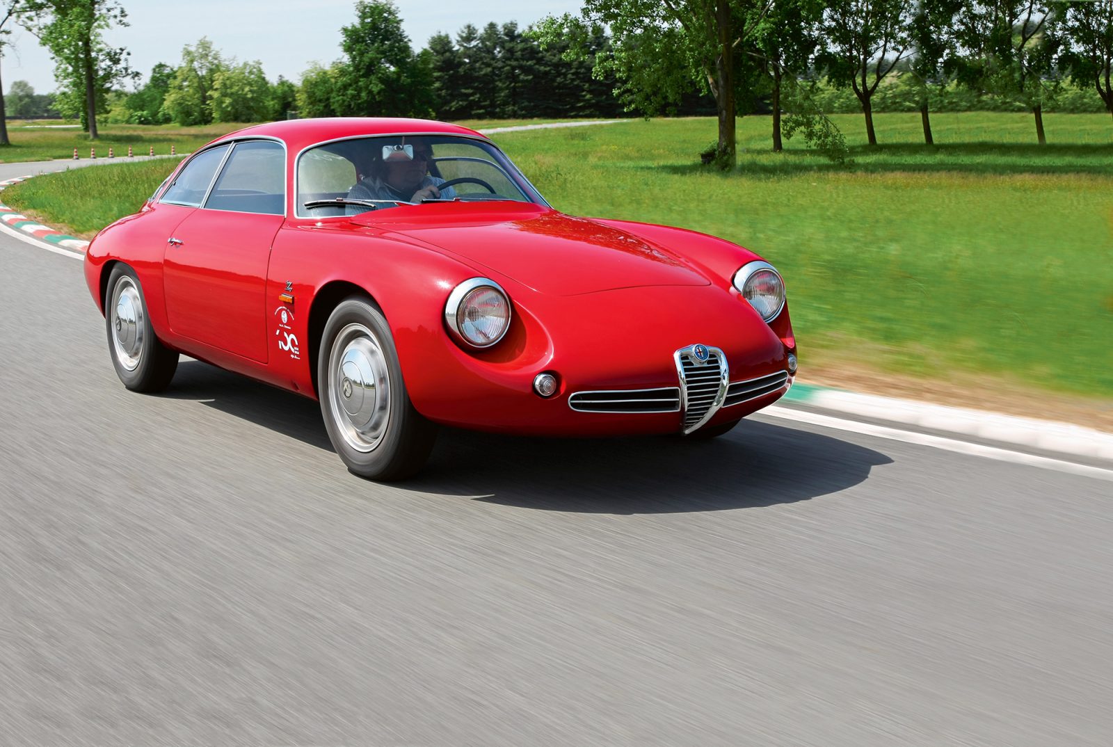 Alfa Romeo Giulietta Sprint Zagato 1961 classiccarsmagazine nl Alfa-Romeo-Giulietta-Zagato-schuinvoor-1600x1074