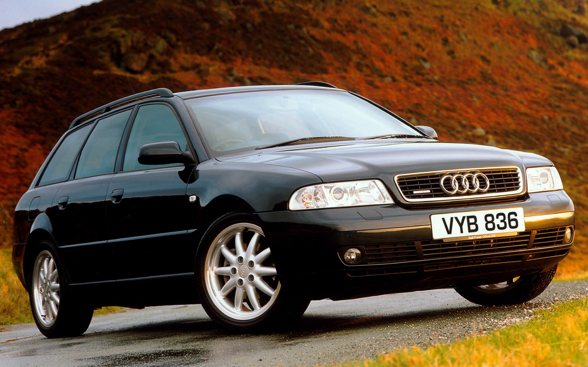 Audi A4 Avant UK 1999 carpixel