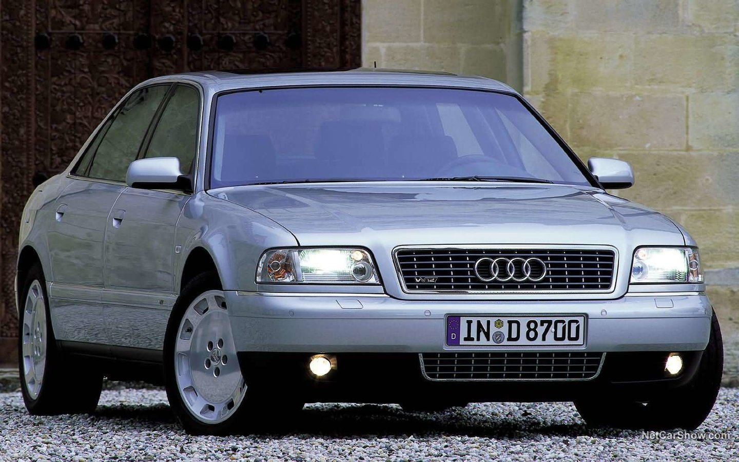 Audi A8L 6