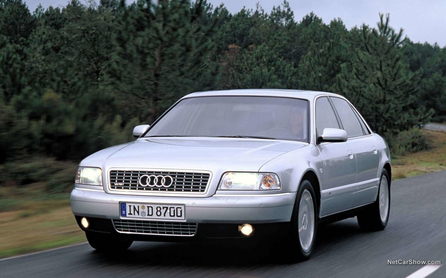 Audi A8L 6