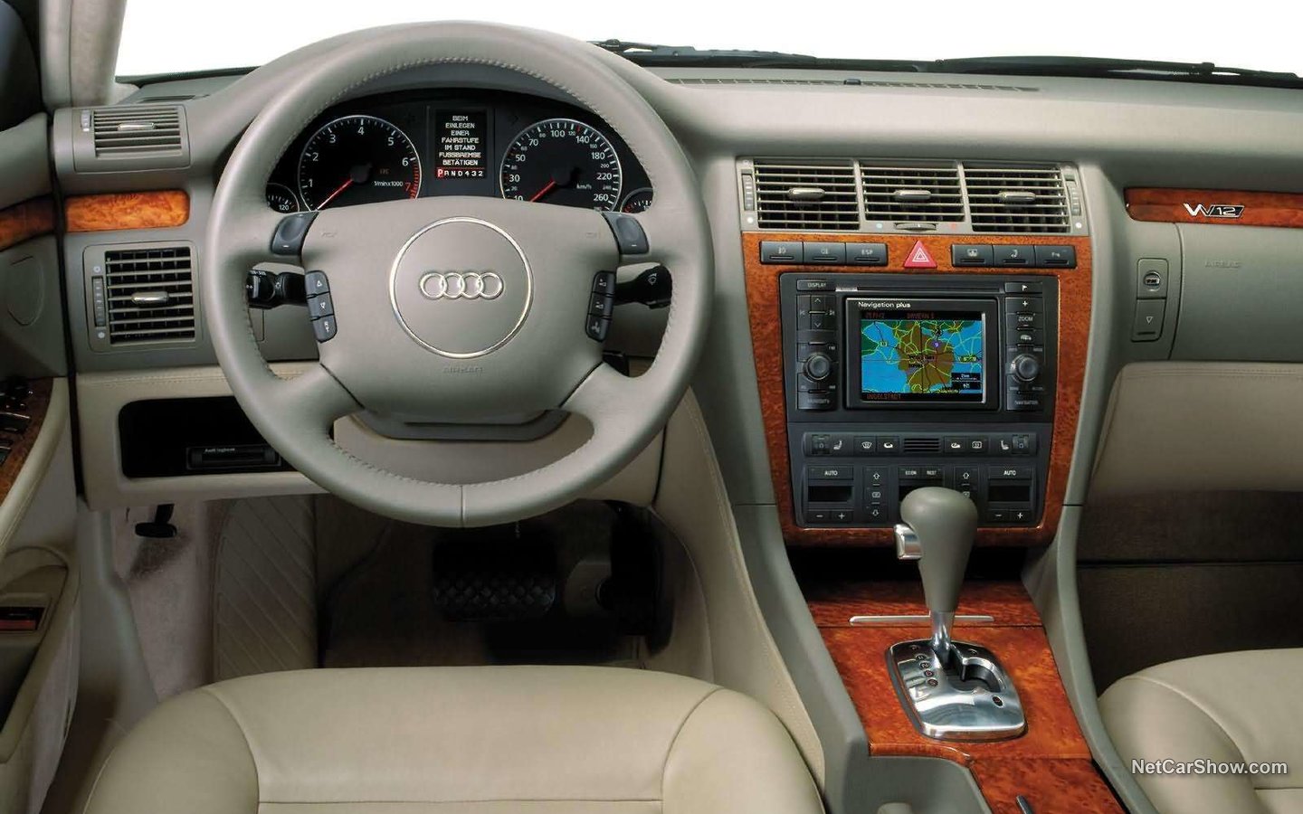Audi A8L 6