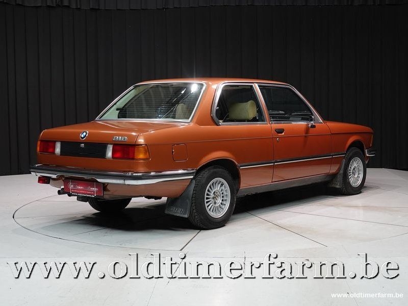 BMW 318 Sedan 3-door 1
