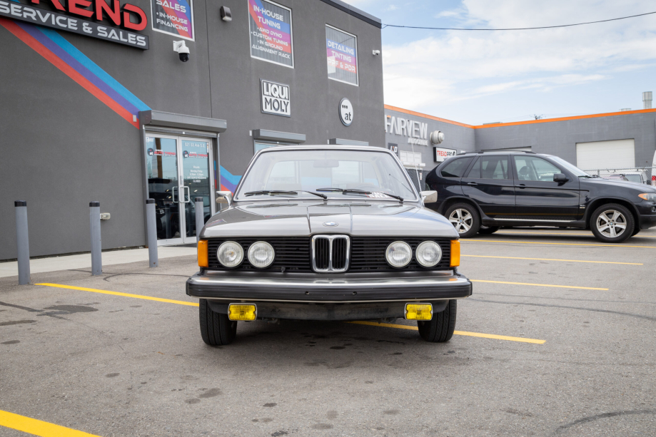 BMW 320i Sedan 2-door 2