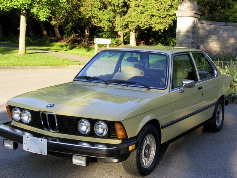 BMW 320i Sedan 2-door 2