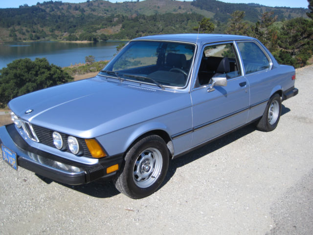 BMW 320i Sedan 2-door 2