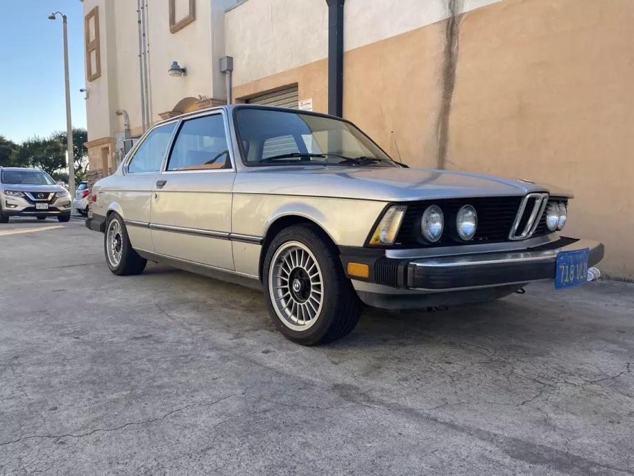 BMW 320i Sedan 2-door 2