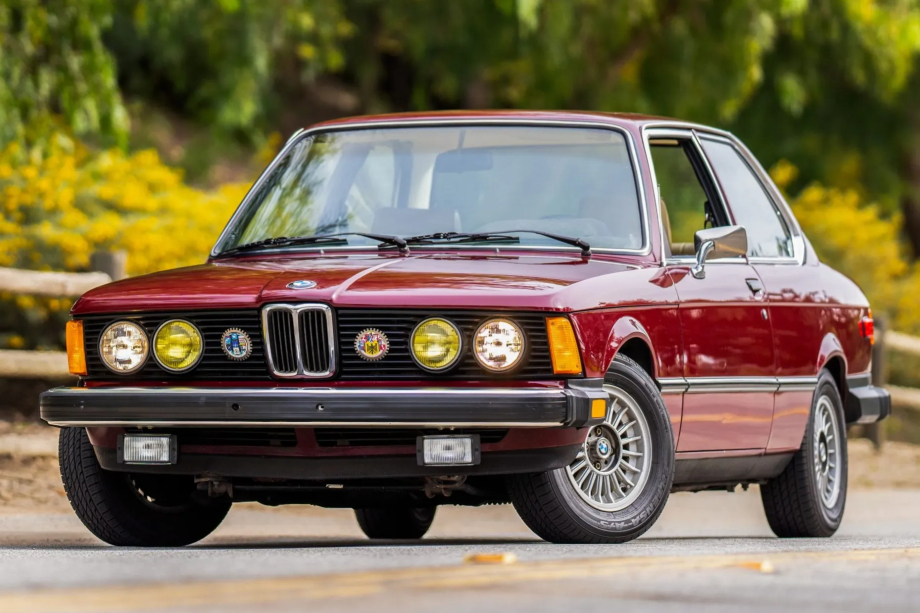 BMW 320i Sedan 2-door 2