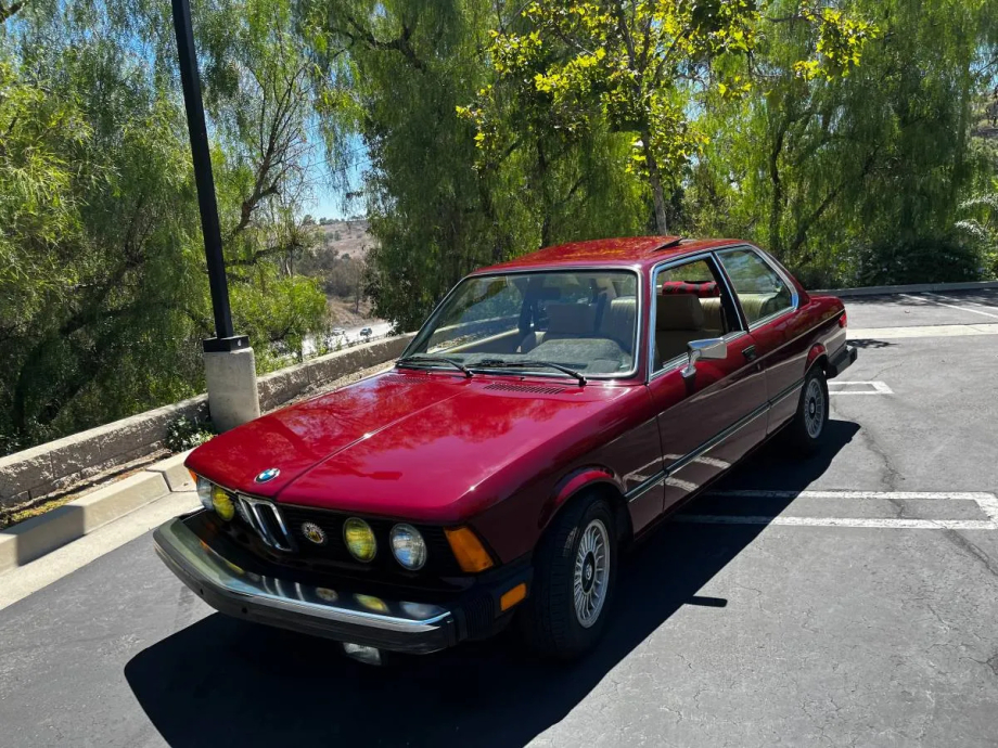 BMW 320i Sedan 2-door 2