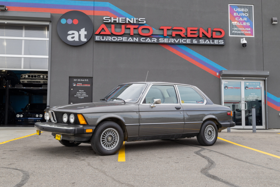 BMW 320i Sedan 2-door 2
