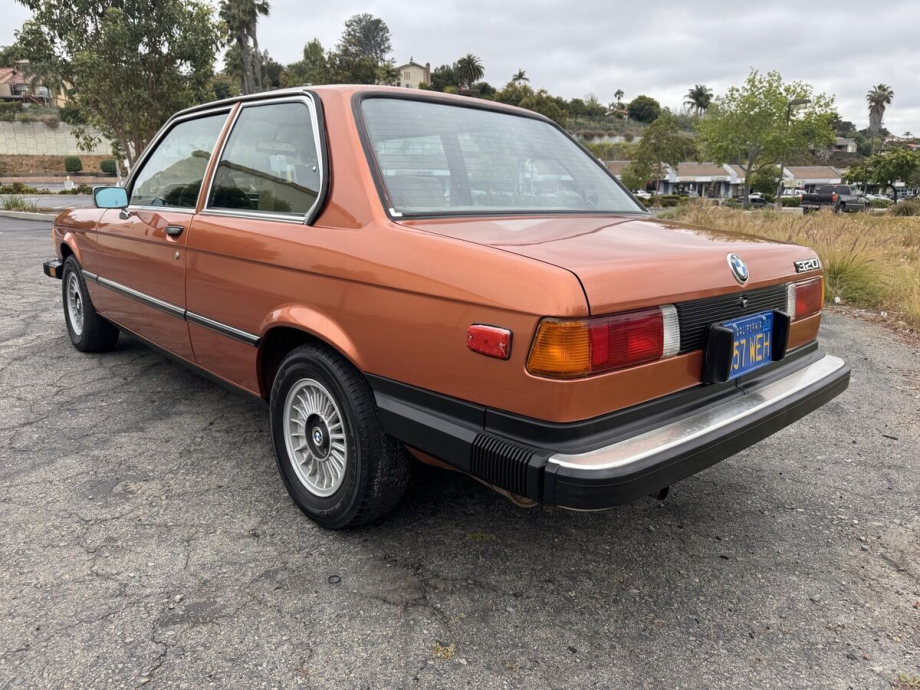 BMW 320i Sedan 2-door 2