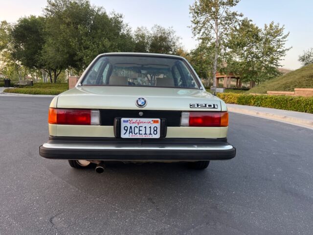 BMW 320i Sedan 2-door 2