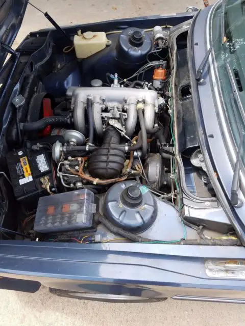 BMW 320i Sedan 2-door 2