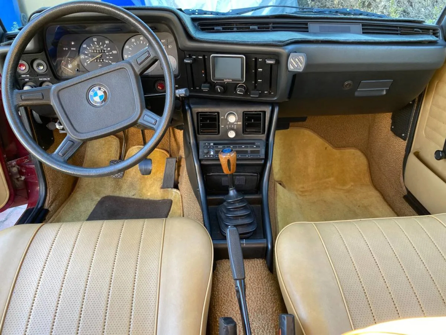 BMW 320i Sedan 2-door 2