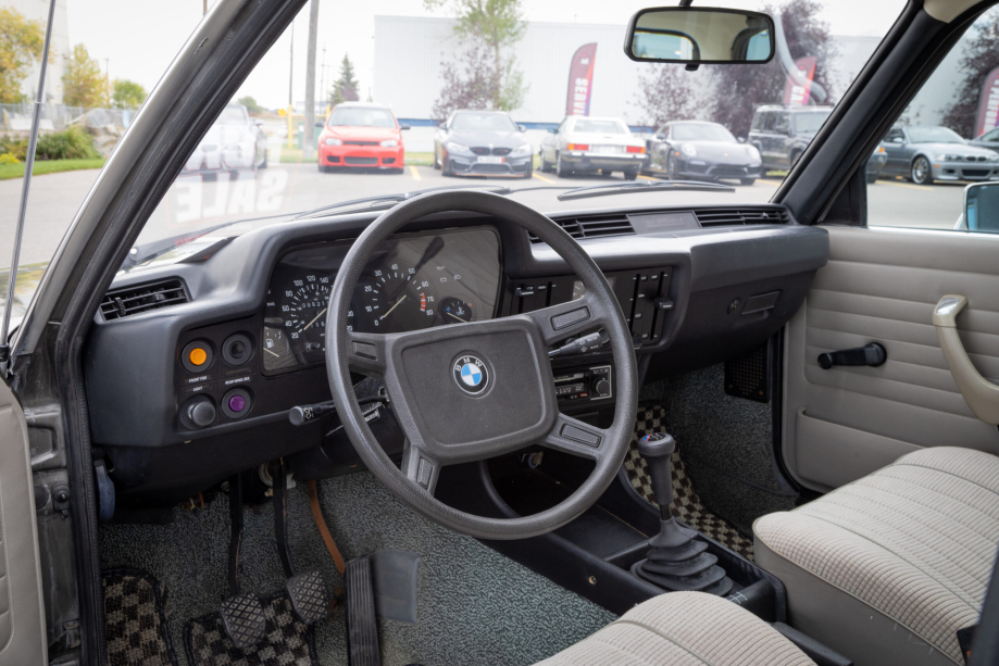 BMW 320i Sedan 2-door 2