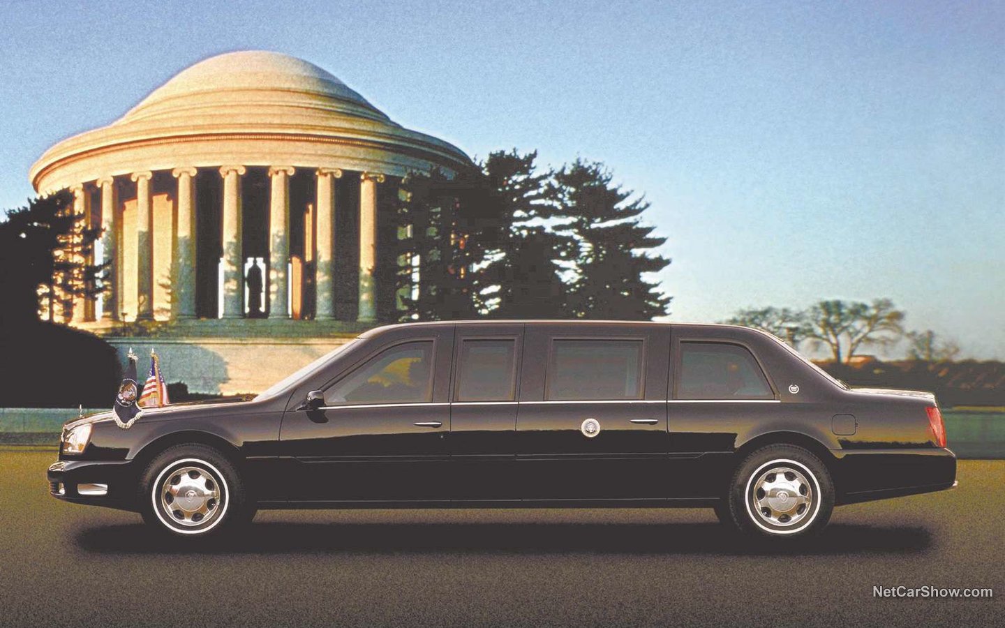 Cadillac DeVille Presidential Limousine 2001 c49a9952