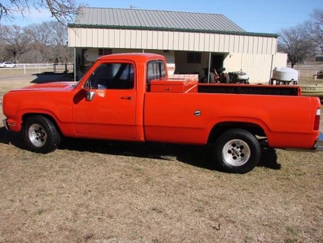 Dodge D100 Utiline Pickup 1977 2040-cars