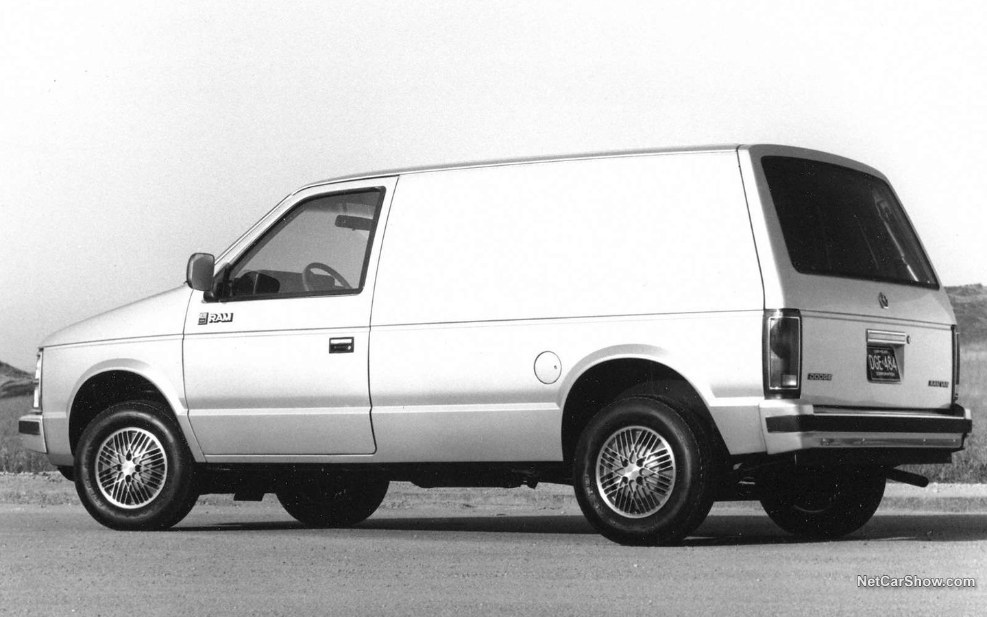 Dodge Ram Van 1984 a423fca3