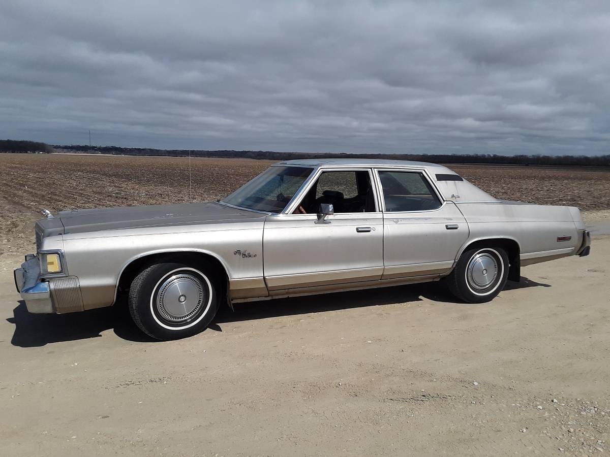 Dodge Royal Monaco Brougham Sedan 4-door 1977 i