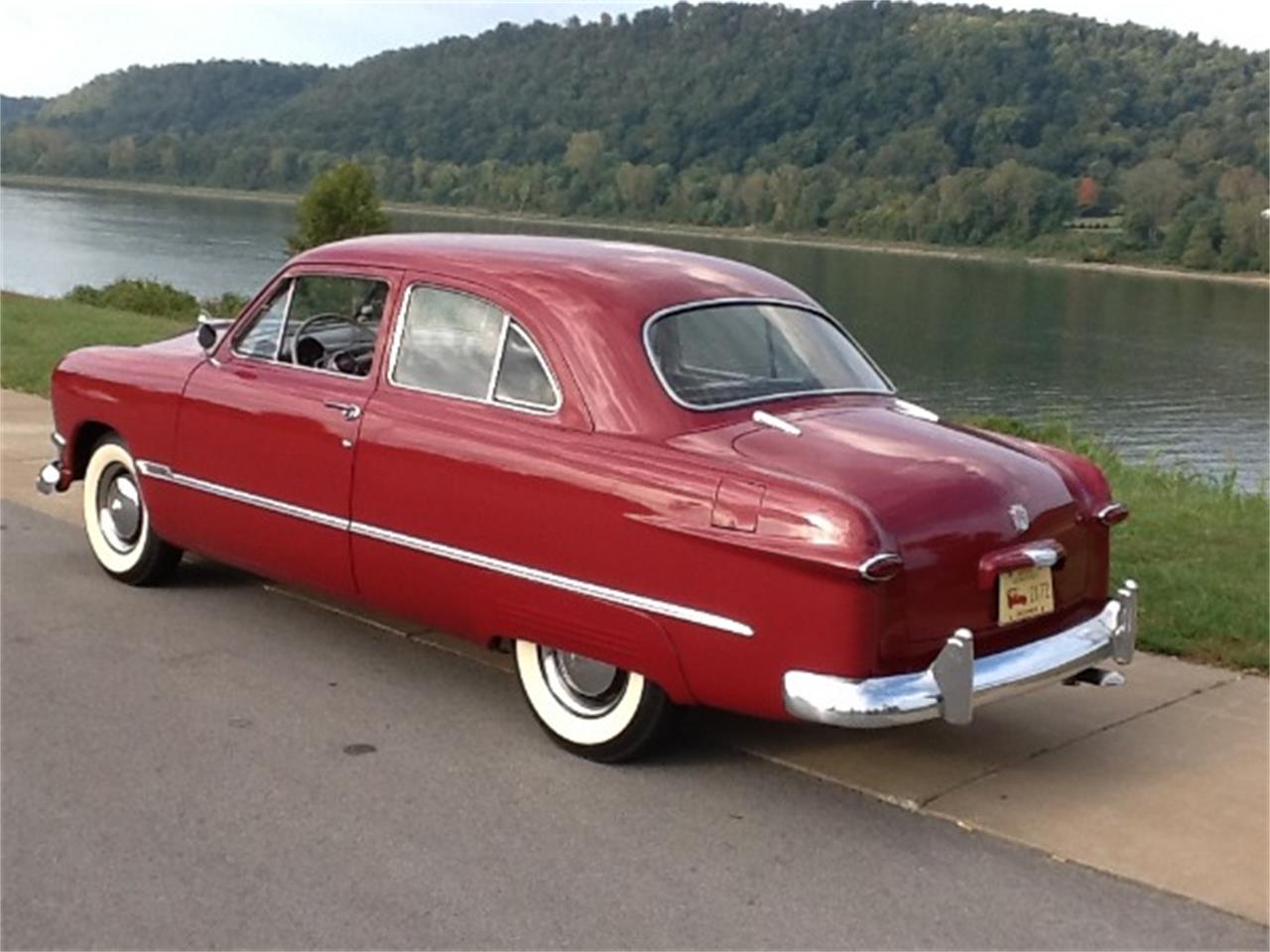 Ford Custom Deluxe Sedan Standard 2-door 1950 photos
