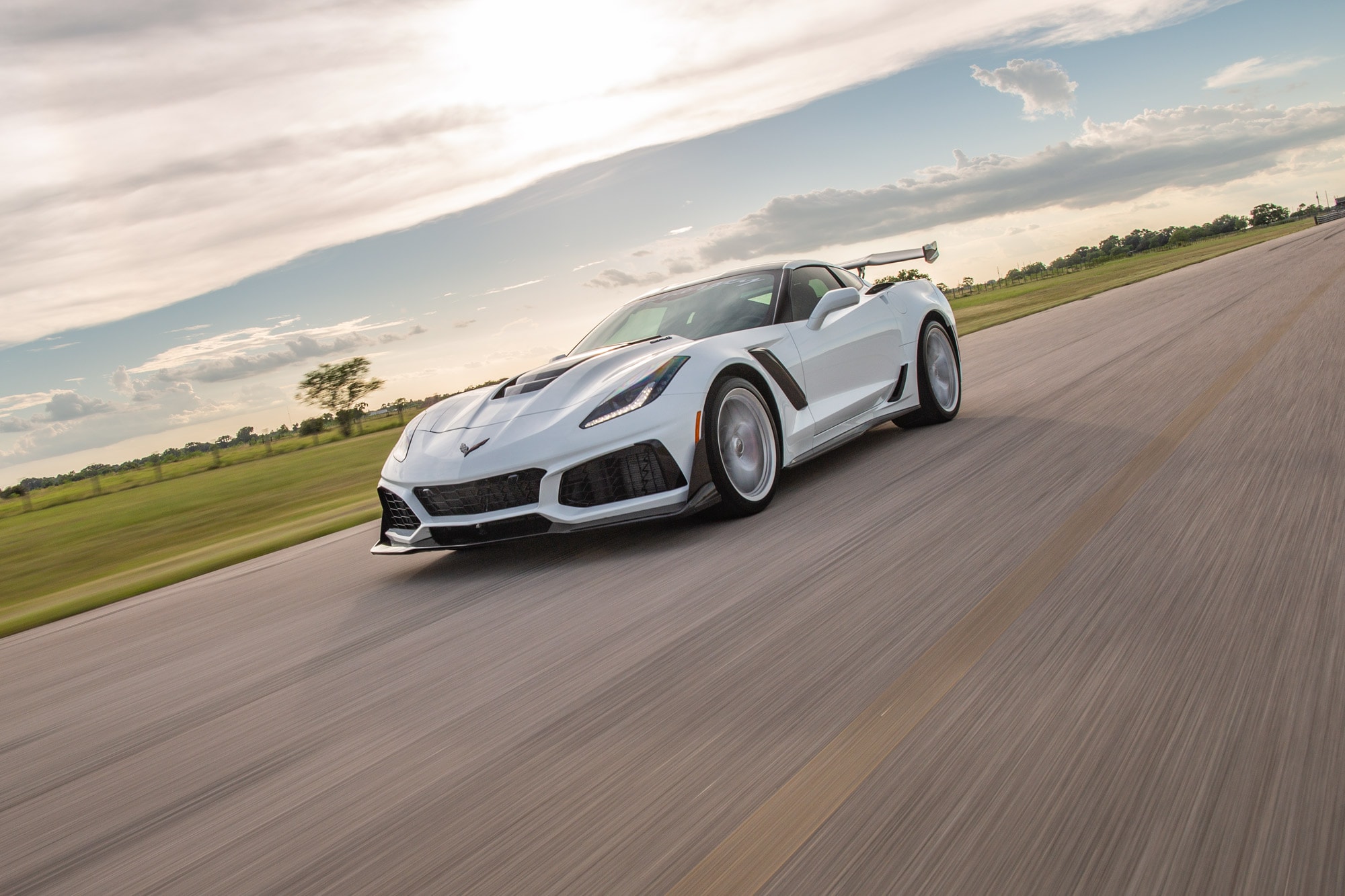 Hennessey Chevrolet Corvette ZR1 2019 ZR1-Corvette-2019-White-Hennessey1-min