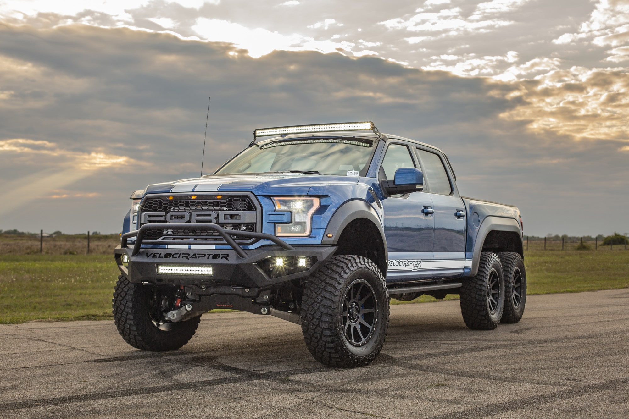 Hennessey Velociraptor 6x6 2019 3-Hennessey-VelociRaptor-6x6-Ford-Performance-Blue-White-Stripes-3-min