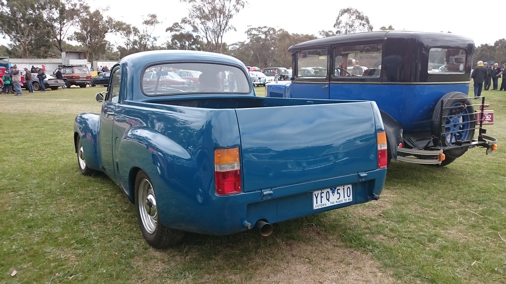 Holden FX 48-215 Ute 1952  flickr com