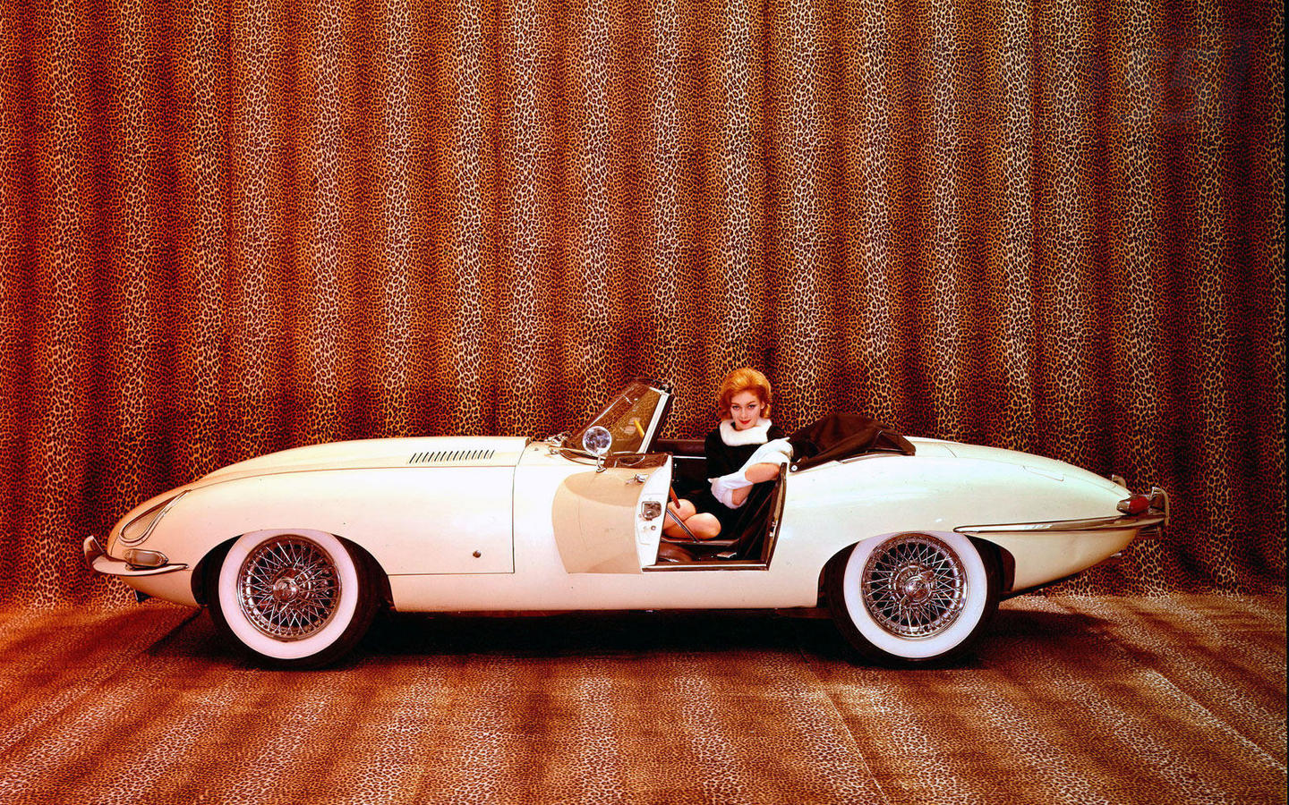 Jaguar E-Type 1961 -wallpaper