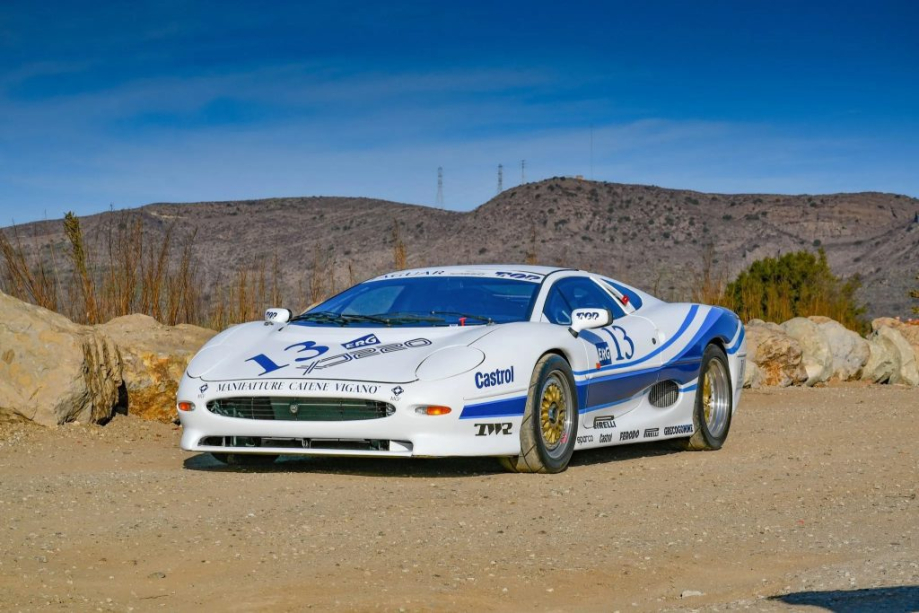 Jaguar TWR XJ220 Street Version 1994 supercars 