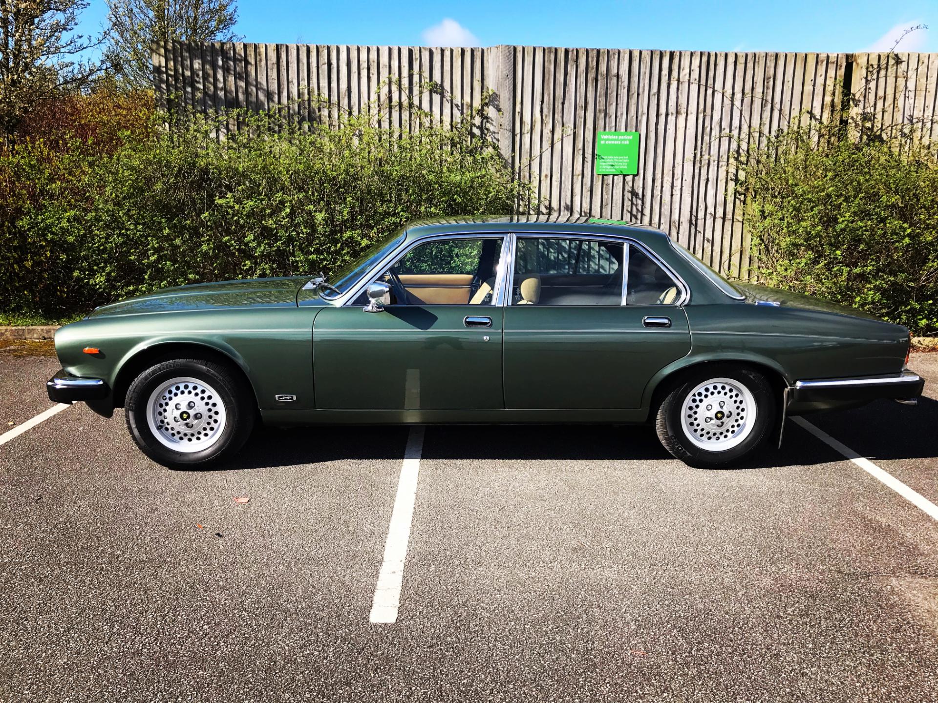 Jaguar XJ6 4