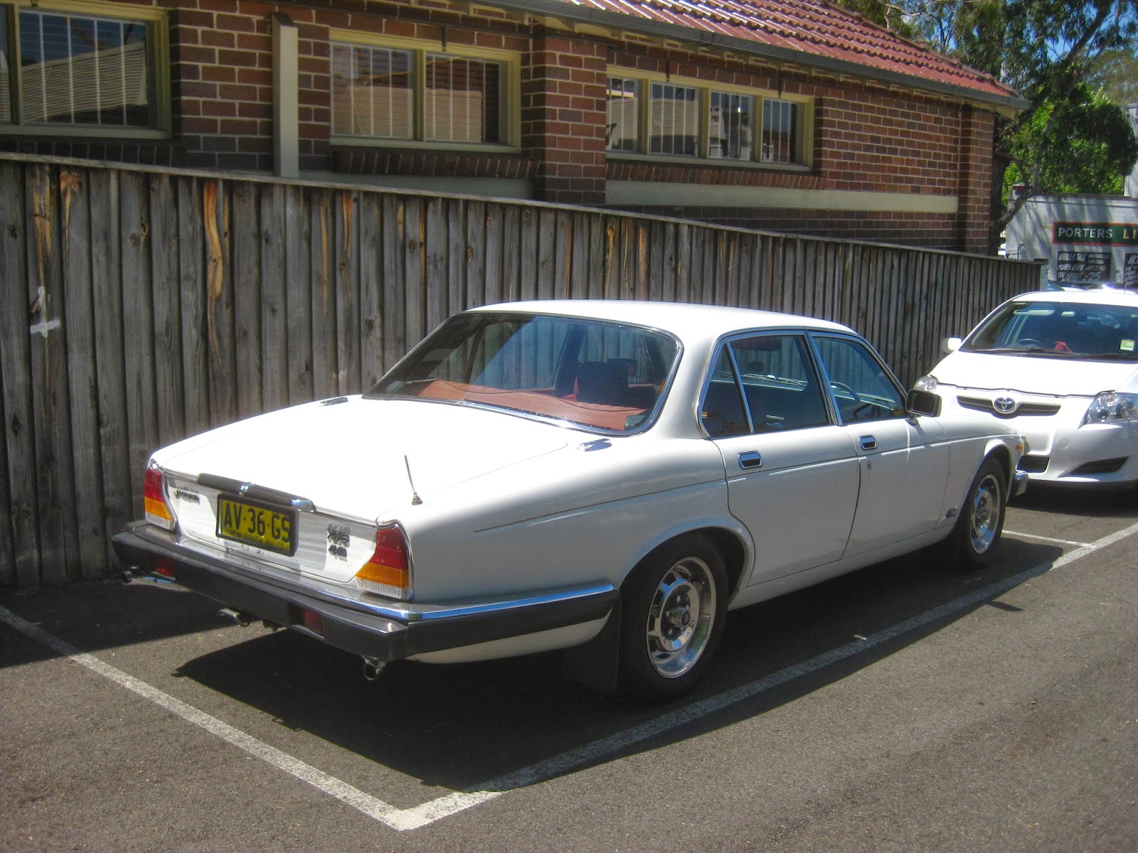 Jaguar XJ6 4