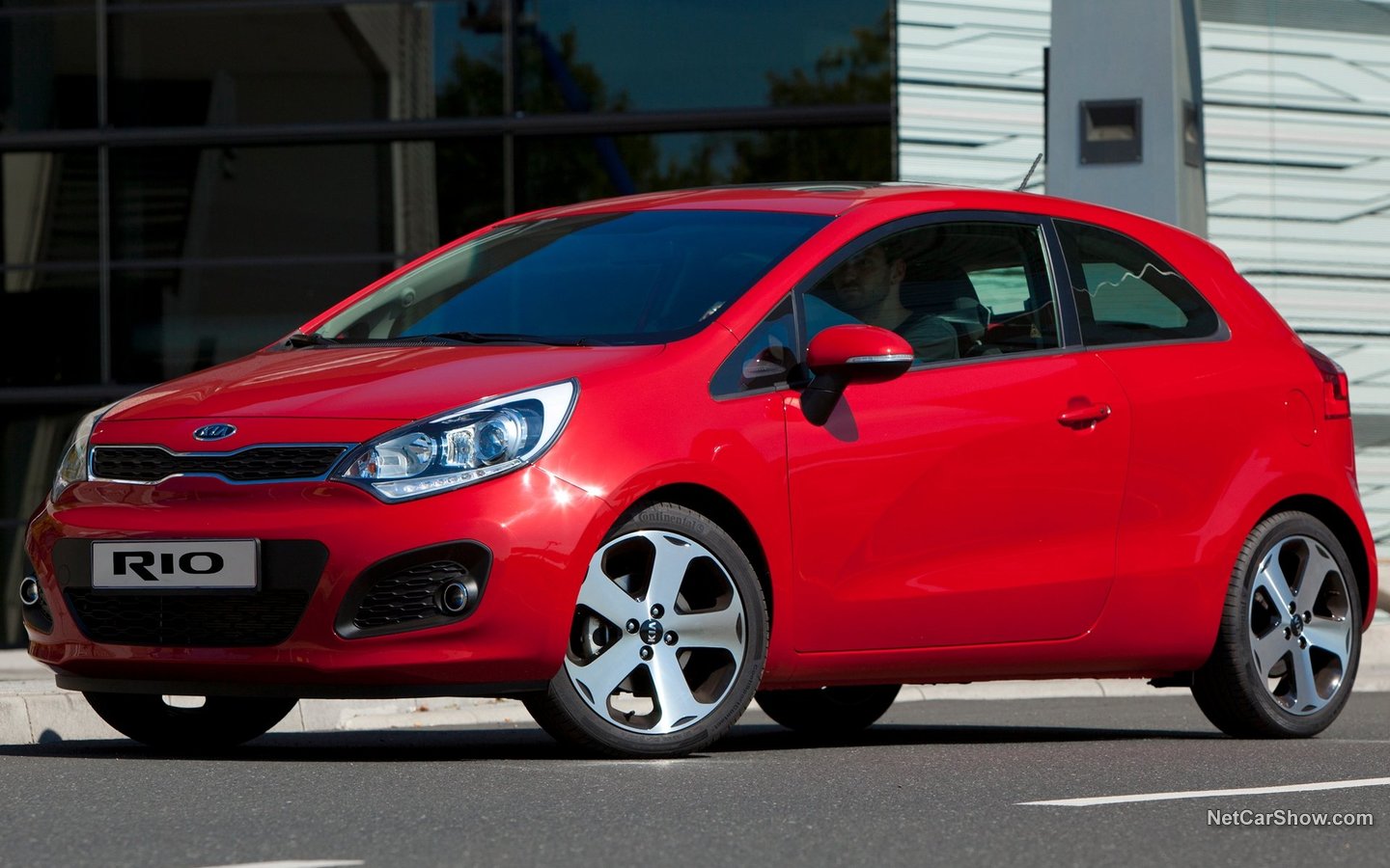 KIA Rio 3-door 2012 c78bf7f3