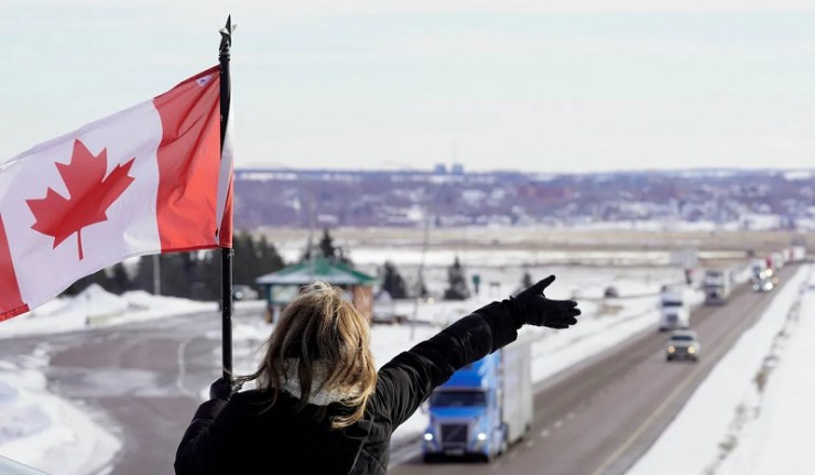 Les Truckers canadiens contre les Désaffectés démonocrates reseauinternational net 050222 7-247-24