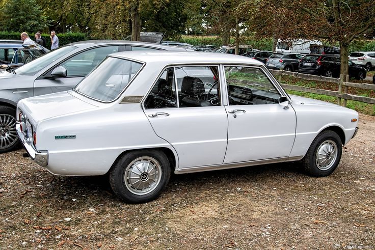 Mazda Familia-323 1200 Sedan Deluxe 4-door 1969 i