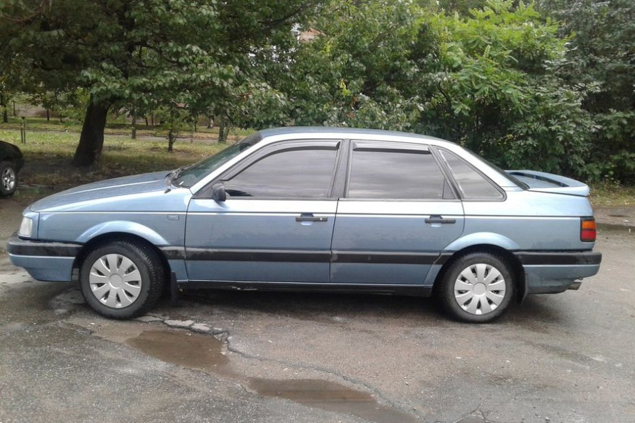 Volkswagen Passat Sedan 1990 cars 