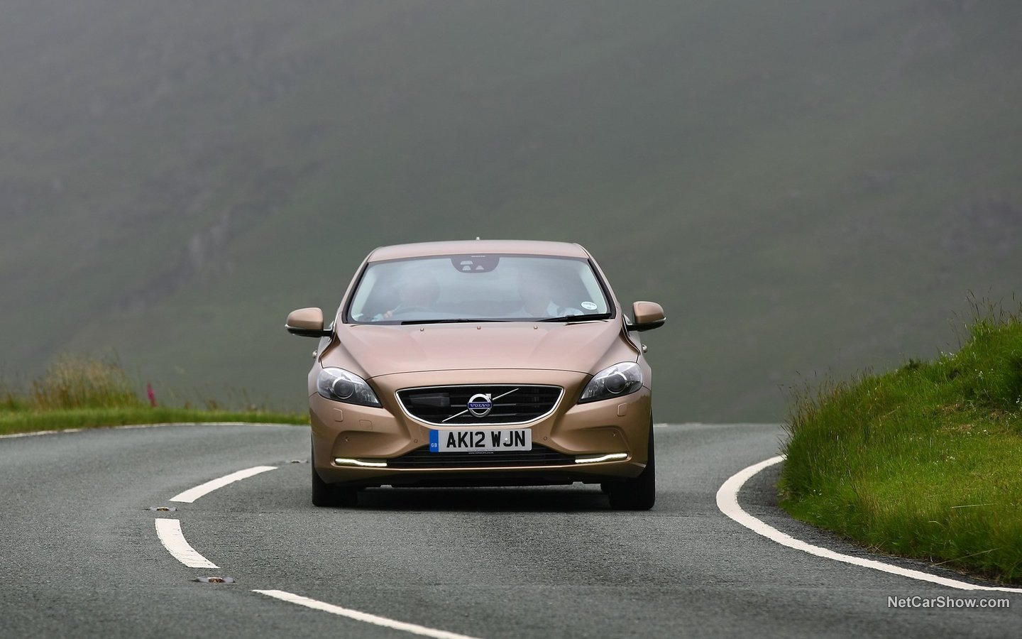 Volvo V40 2013 25b44049