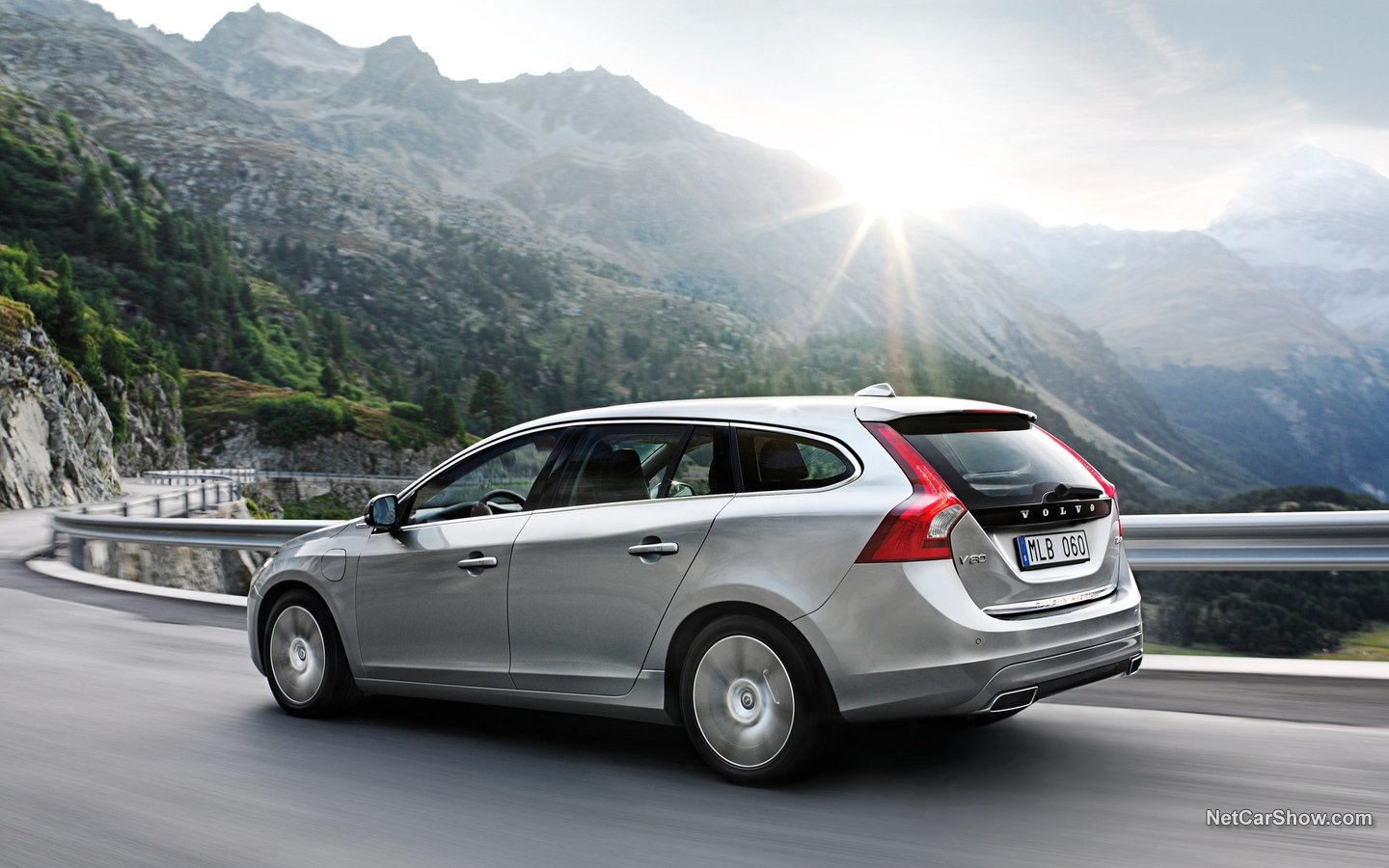 Volvo V60 Plug-in Hybrid 2013 6909dc35