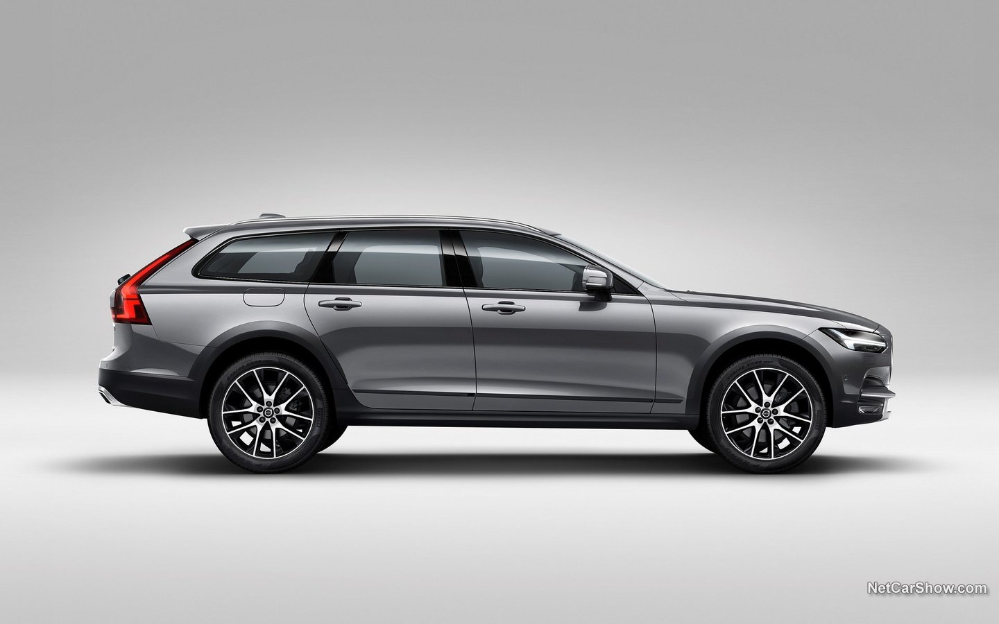 Volvo V90 Cross Country 2017 cf17f806