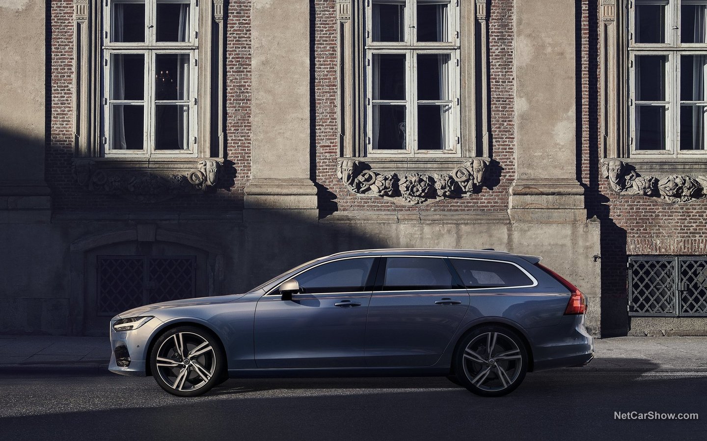 Volvo V90 R-Design 2017 9c949627